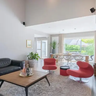Ruime woning met grote omheinde tuin