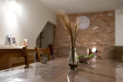 a vase with dry grass in it sitting on a table at Vakantiewoningen Pomona in Heers