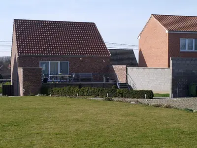 a brick house with a lawn in front of it at De Jölenberg in Heers