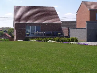 a house with a lawn in front of a building at De Jölenberg in Heers