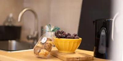 a counter with a bowl of fruit on a counter top at La Chambre Suspendue by Maison Brasseurs d'Etoiles - Appartement 2 personnes in Liège