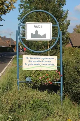 a sign in the grass next to a street at La maison de Barbara in Aubel