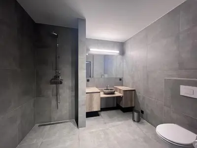 a bathroom with a shower and a toilet and a sink at Bigaro II in Heers