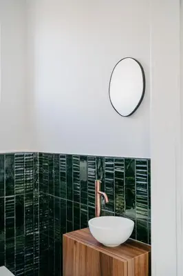 a bathroom with a sink and a mirror at MAM Haspengouw in Sint-Truiden