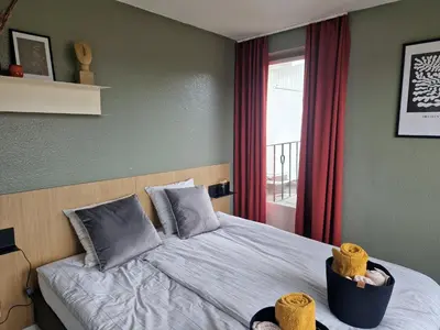 a bedroom with a bed and a window at Parkvilla Vakantiehuis voor 23 personen in Heusden - Zolder